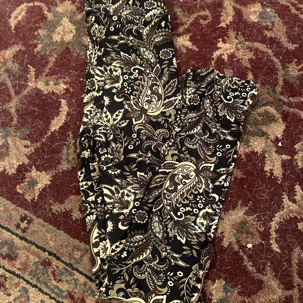 LuLaRoe Black and Cream Paisley Leggings Size L/XL